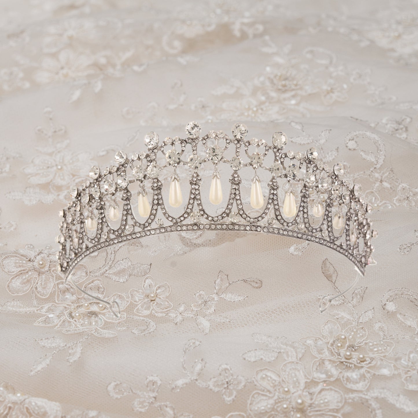 Princess Tiara for Women, Silver Pearl Diana Wedding Crown for Bride, Rhinestone Prom Costume Accessories for Birthday Party