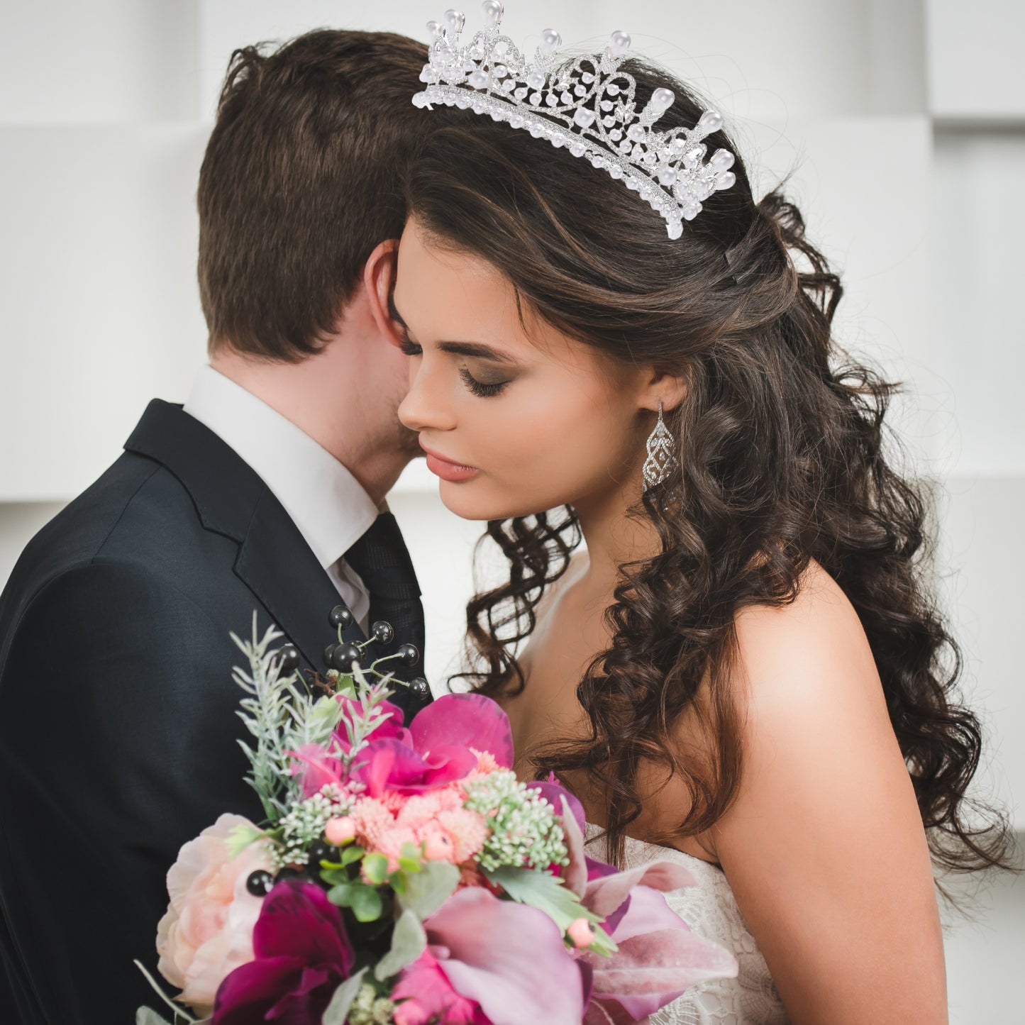 Pearl Wedding Tiara for Women Silver Rhinestone Crown Bridal Princess Hair Accessories