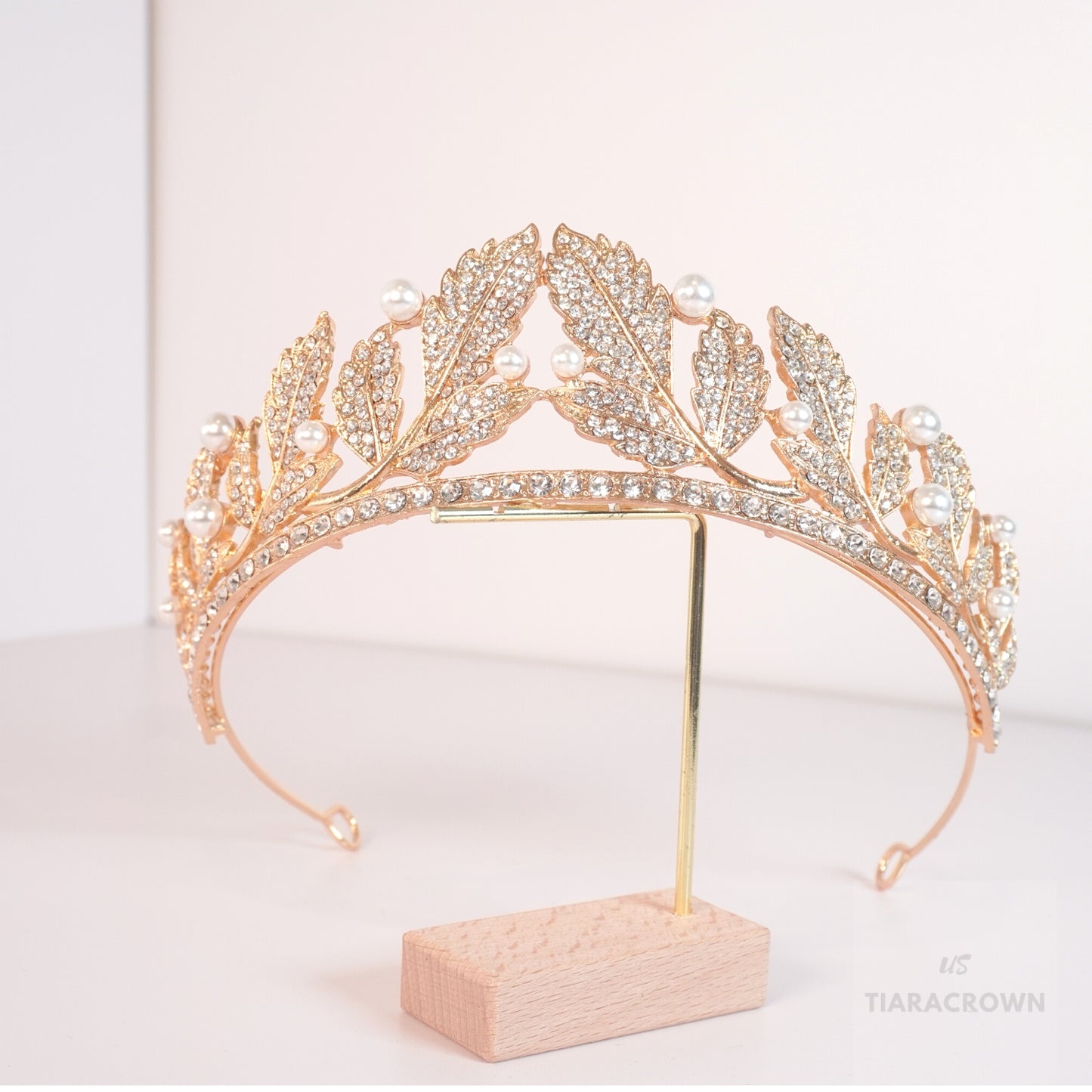 Tiara for Women Girls Birthday Pearl Headband Elegant Baroque Princess Crowns Queen Crown Prom with Comb Hair Accessories