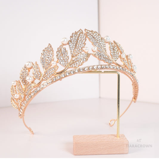 Tiara for Women Girls Birthday Pearl Headband Elegant Baroque Princess Crowns Queen Crown Prom with Comb Hair Accessories